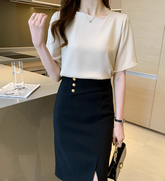 骨格ストレートアシンメトリーネックブラウス