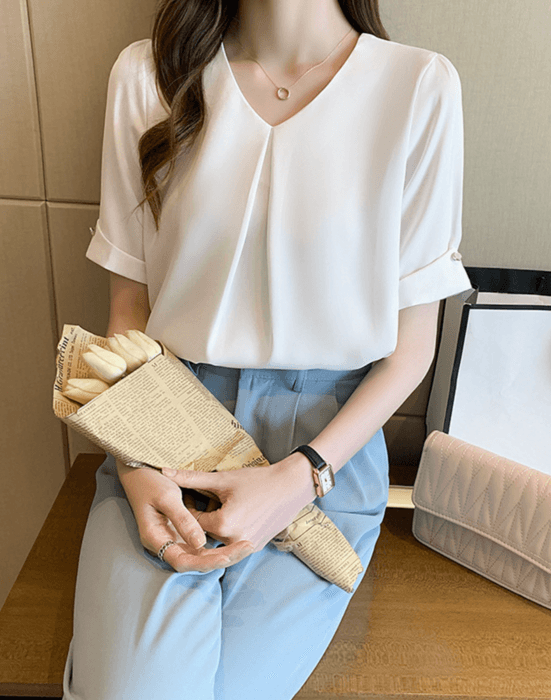 骨格ストレートVネックブラウストップス
