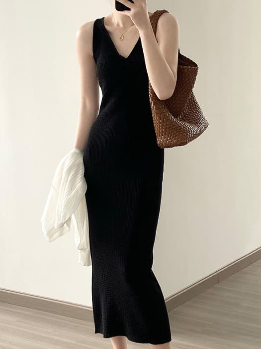 骨格ストレートノースリーブVネックロングワンピース