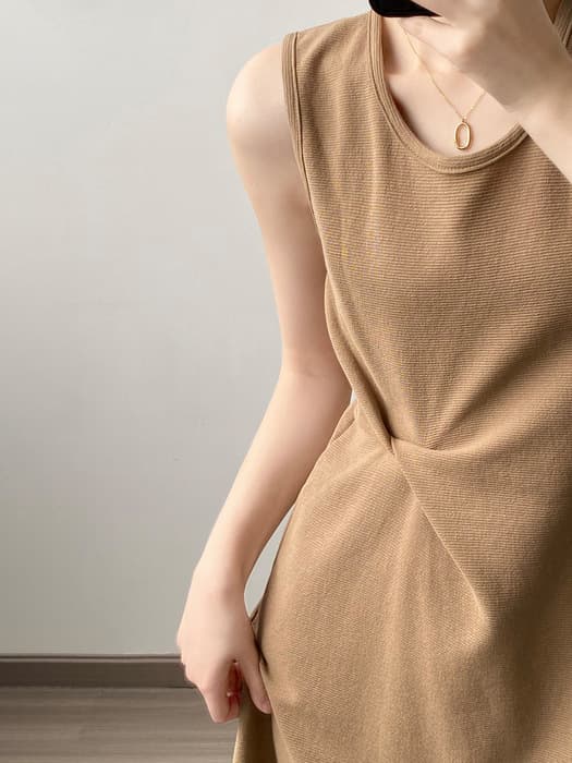 骨格ストレートサイドツイストUネックワンピース