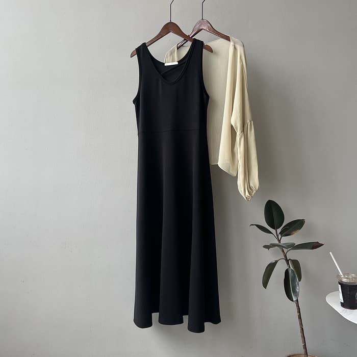 骨格ストレートアシンメトリーUネックロングワンピース