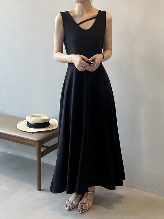 骨格ストレートアシンメトリーUネックロングワンピース