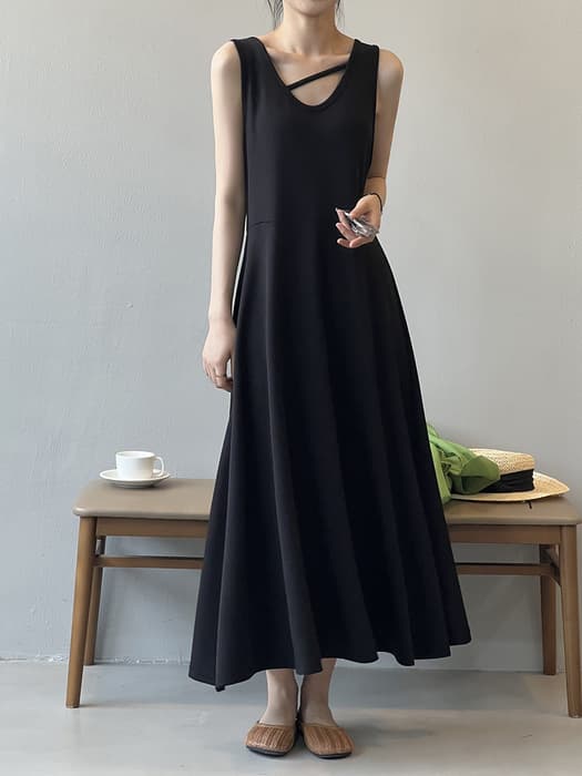 骨格ストレートアシンメトリーUネックロングワンピース
