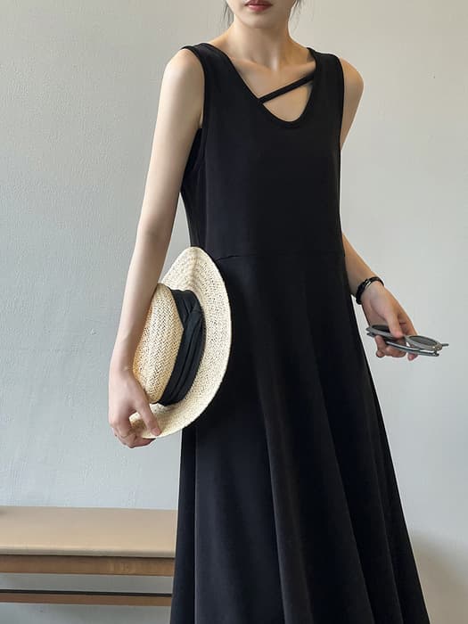 骨格ストレートアシンメトリーUネックロングワンピース