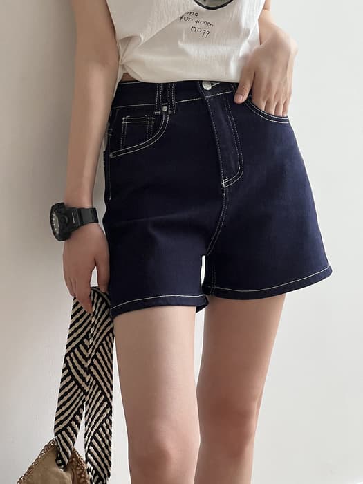 骨格ストレートショートデニムパンツ