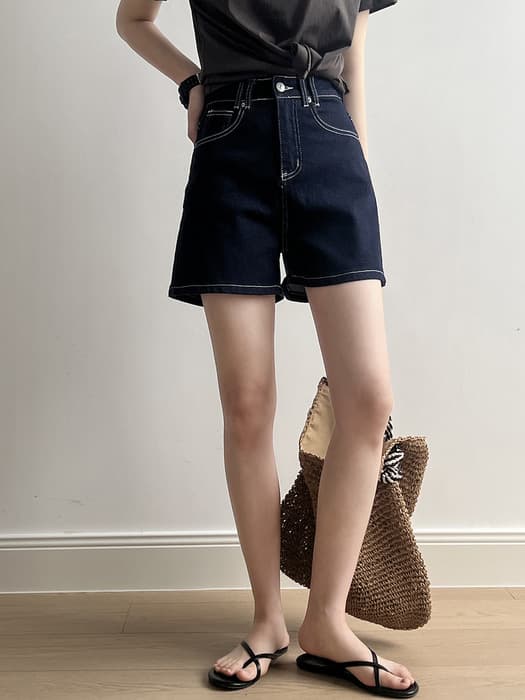 骨格ストレートショートデニムパンツ