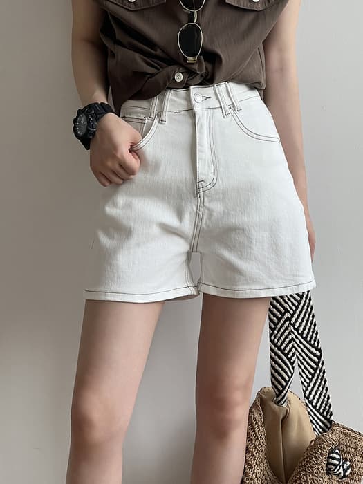 骨格ストレートショートデニムパンツ