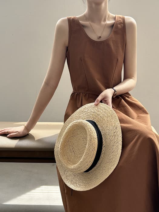 骨格ストレートUネックウエストタックワンピース