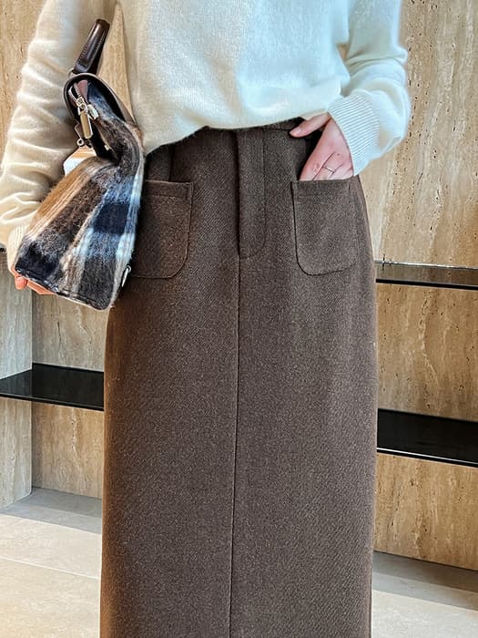 骨格ストレートバックスリット入りロングスカート
