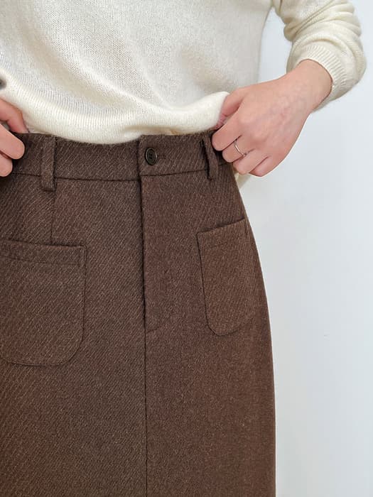 骨格ストレートバックスリット入りロングスカート