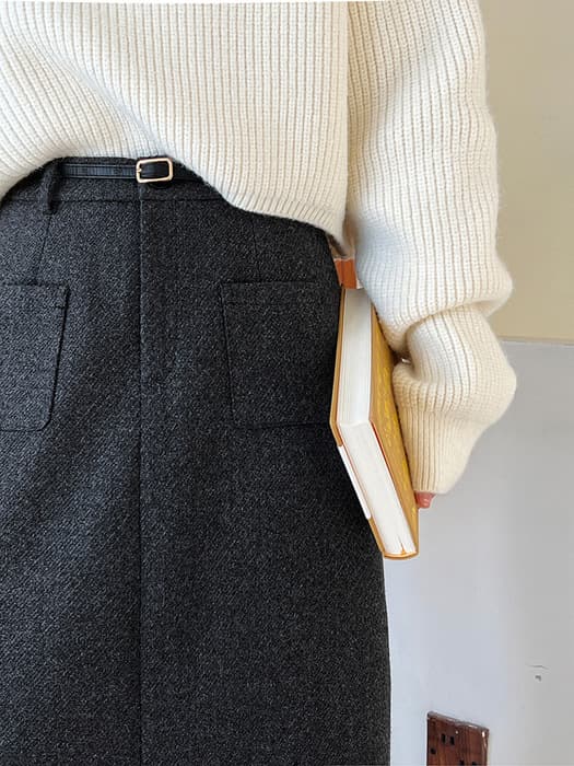 骨格ストレートバックスリット入りロングスカート