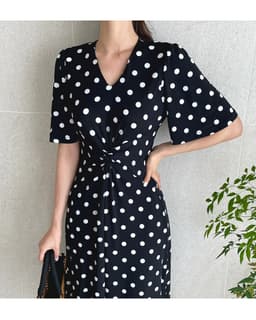 似合わないと諦めてない?骨格ストレートさんにおすすめのVネックアイテム5選