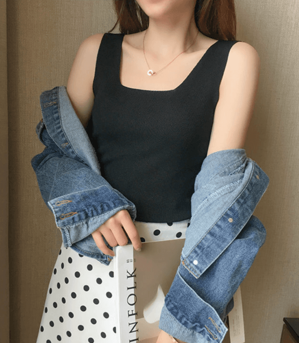 骨格ストレートスクエアネックノースリーブニット