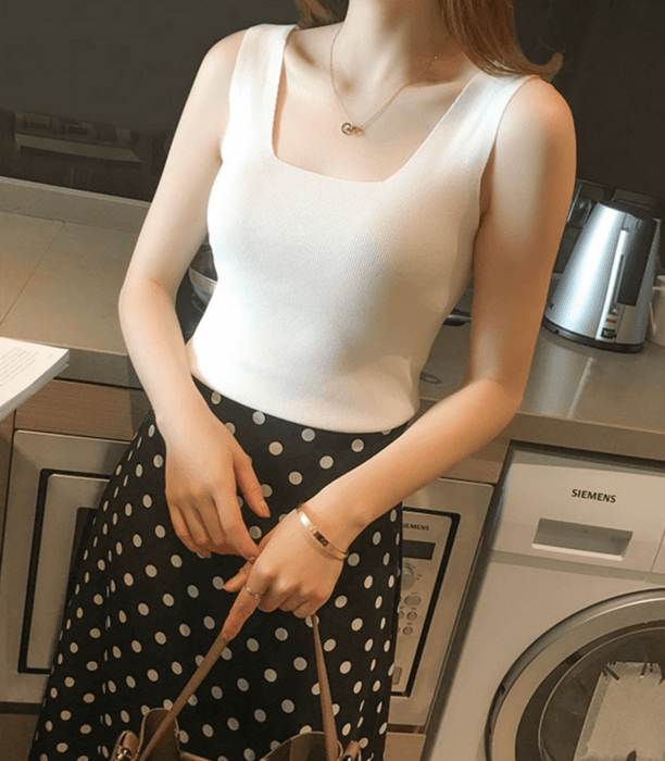 骨格ストレートスクエアネックノースリーブニット