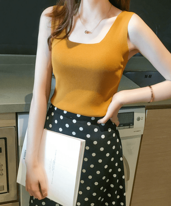 骨格ストレートスクエアネックノースリーブニット