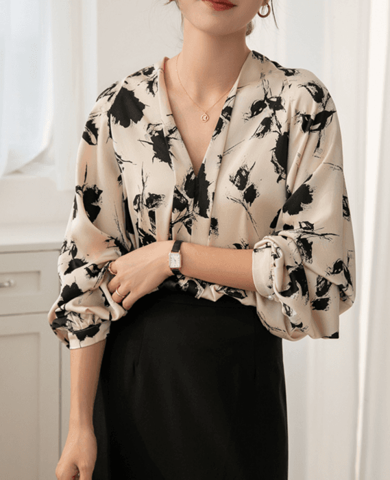 骨格ストレートVネック花柄ブラウストップス