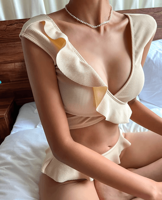 骨格ストレートフリルクロスビキニ