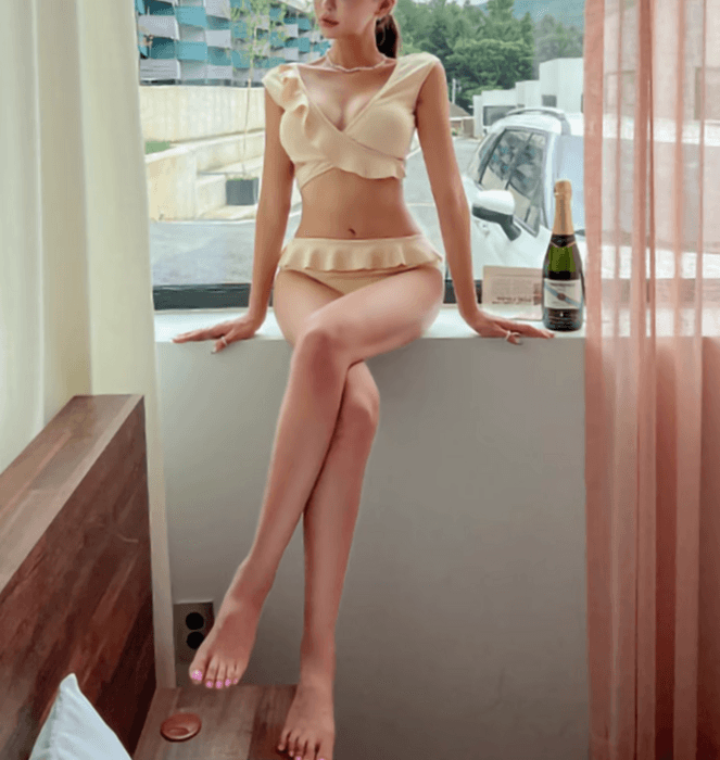 骨格ストレートフリルクロスビキニ