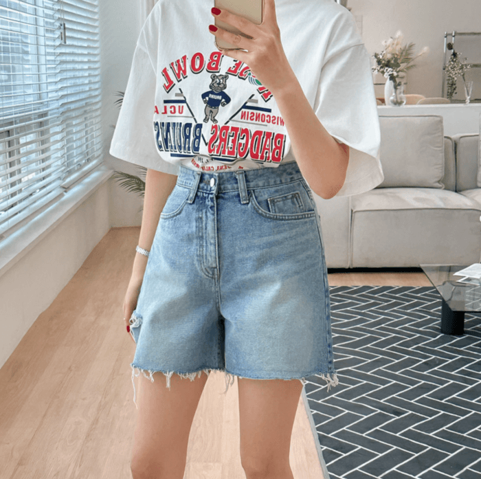 骨格ストレートダメージショートパンツ