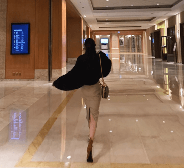 骨格ストレートレザーIラインスカート