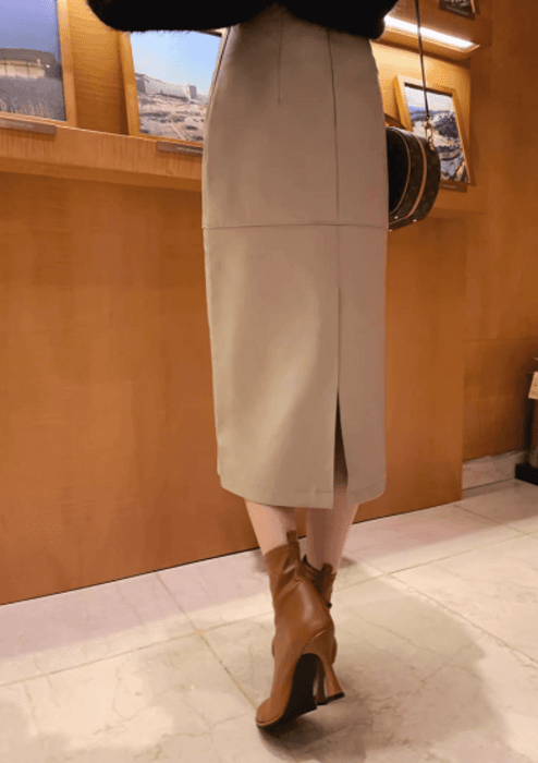 骨格ストレートレザーIラインスカート