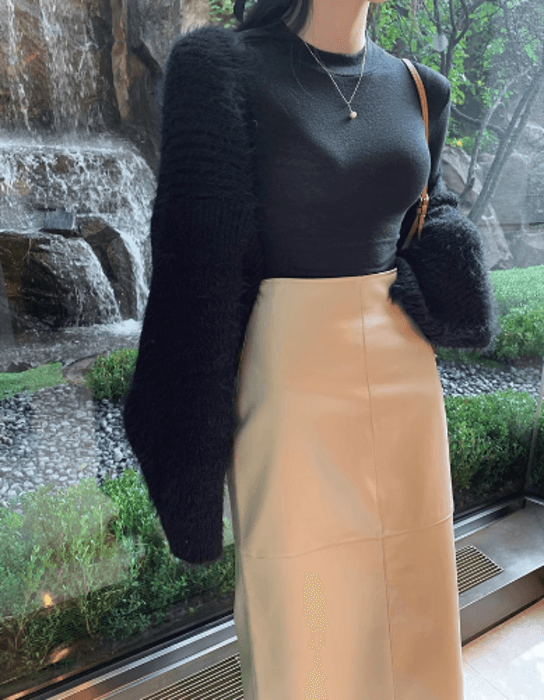 骨格ストレートレザーIラインスカート