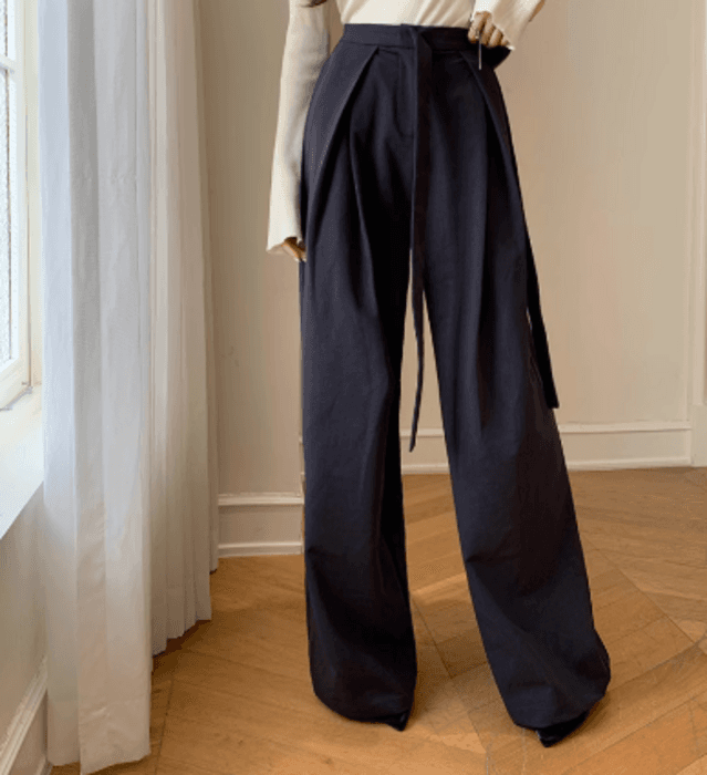 骨格ストレートタックワイドレッグパンツ