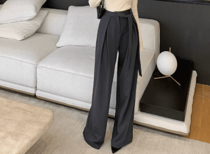 骨格ストレートタックワイドレッグパンツ