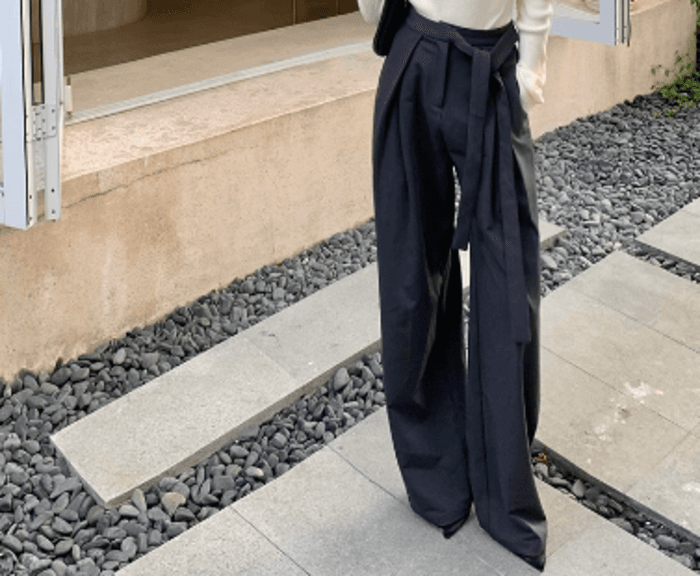骨格ストレートタックワイドレッグパンツ