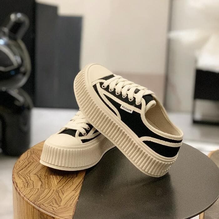 骨格ストレートキャンパスリフトシューズ