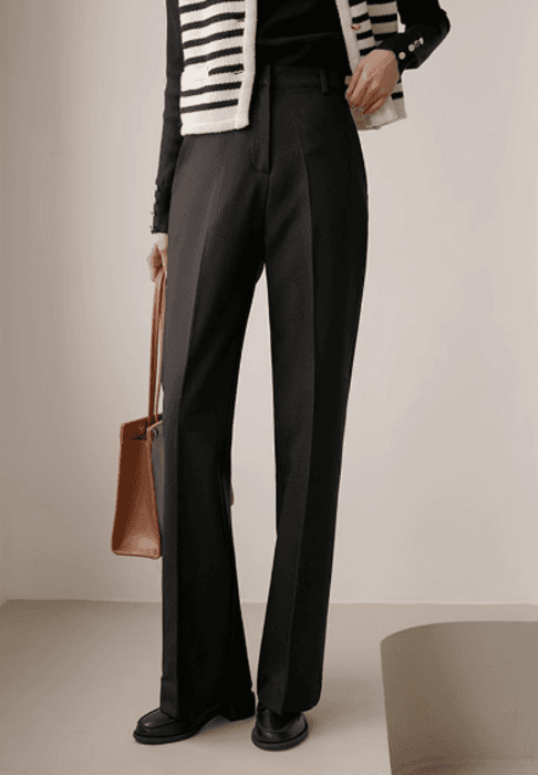 骨格ストレートセミフレアセンタープレススーツパンツ