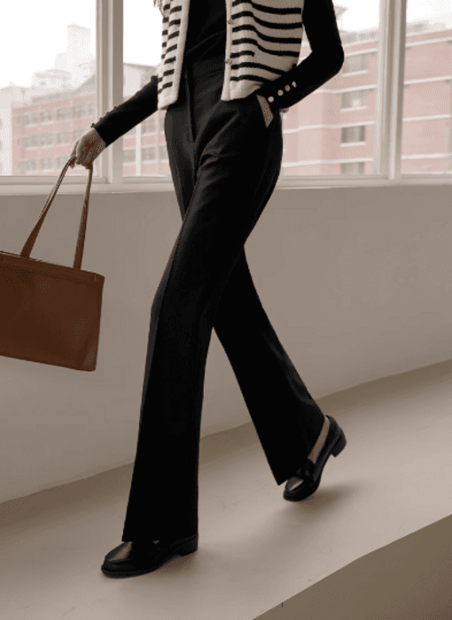 骨格ストレートセミフレアセンタープレススーツパンツ