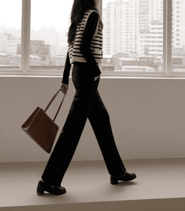 骨格ストレートセミフレアセンタープレススーツパンツ