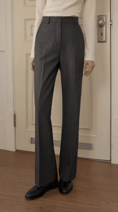 骨格ストレートセミフレアセンタープレススーツパンツ