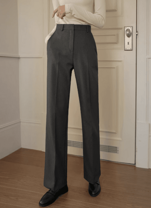 骨格ストレートセミフレアセンタープレススーツパンツ