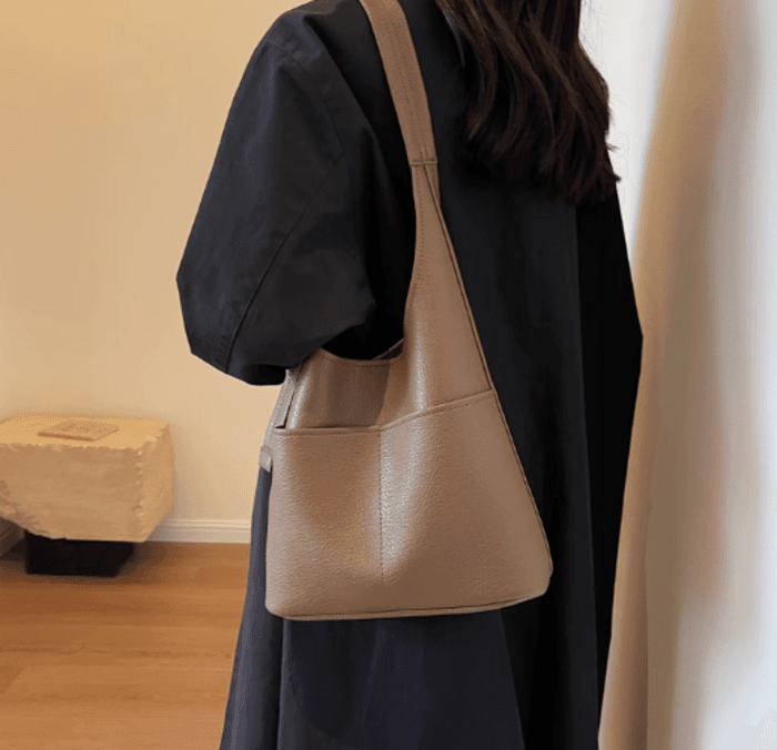 骨格ストレート外側ポケット付きショルダーバッグ