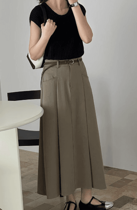 骨格ストレートベルト付きプリーツフレアスカート