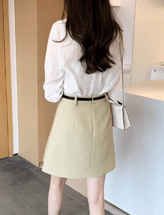 骨格ストレートベルト付きプリーツ台形ミニ丈スカート