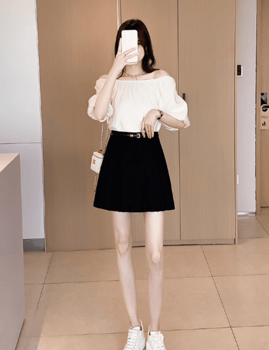 骨格ストレートベルト付きプリーツ台形ミニ丈スカート