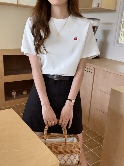 骨格ストレートワンポイント半袖ロゴTシャツ