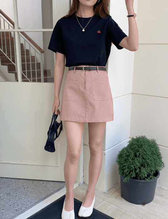 骨格ストレートワンポイント半袖ロゴTシャツ