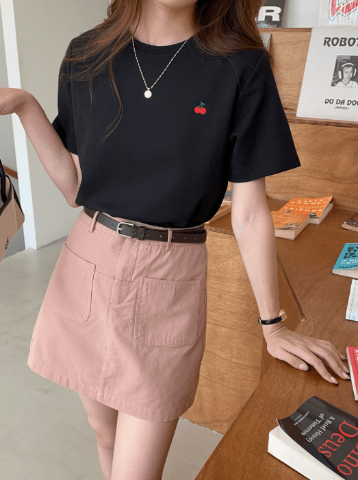 骨格ストレートワンポイント半袖ロゴTシャツ