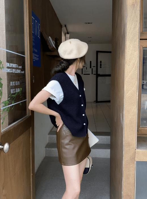 骨格ストレートフェイクレザー台形ミニスカート