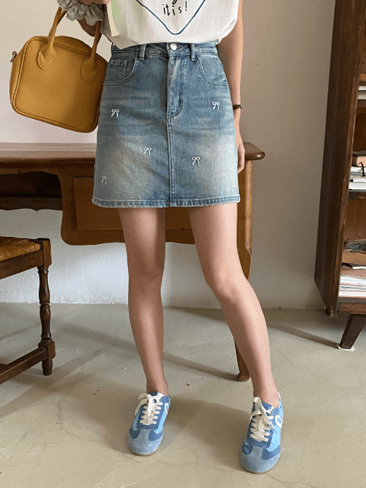 骨格ストレートデニムミニ丈スカート