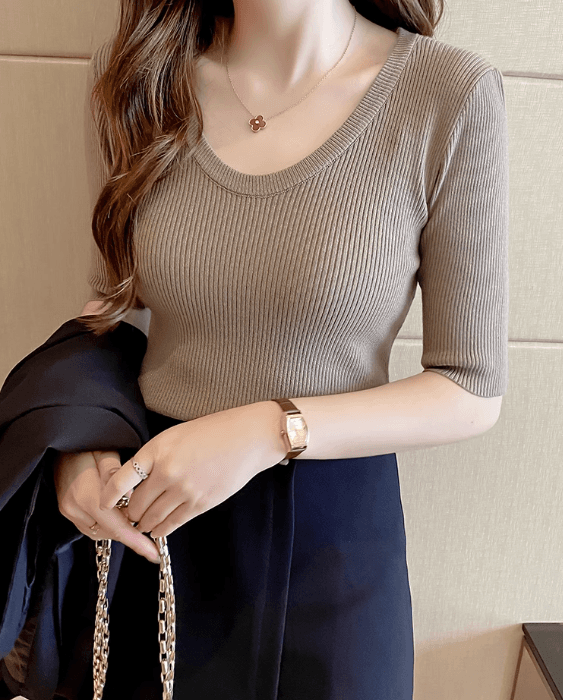 骨格ストレートUネックニットトップス