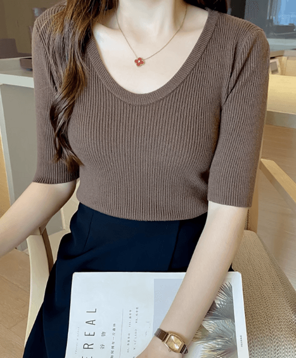 骨格ストレートUネックニットトップス