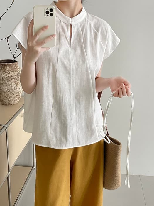 骨格ストレートラウンドネックブラウス