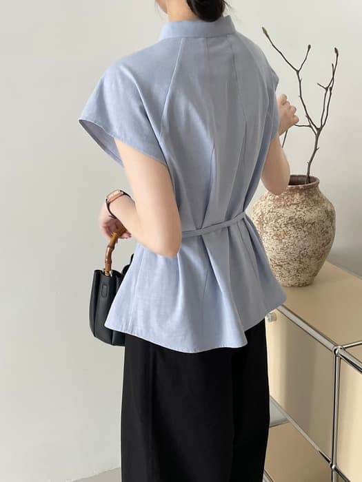 骨格ストレートラウンドネックブラウス