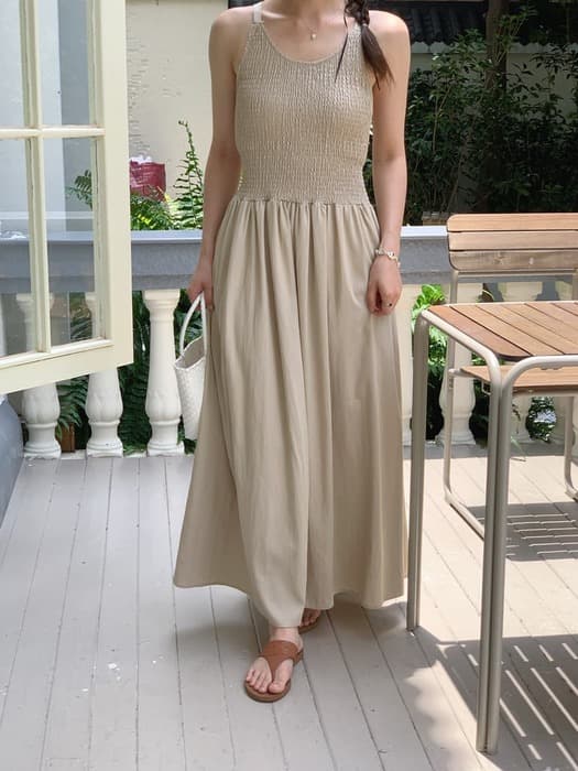 骨格ストレートクロップストラップワンピース