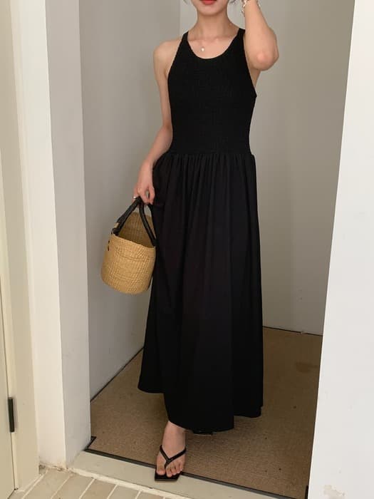 骨格ストレートクロップストラップワンピース